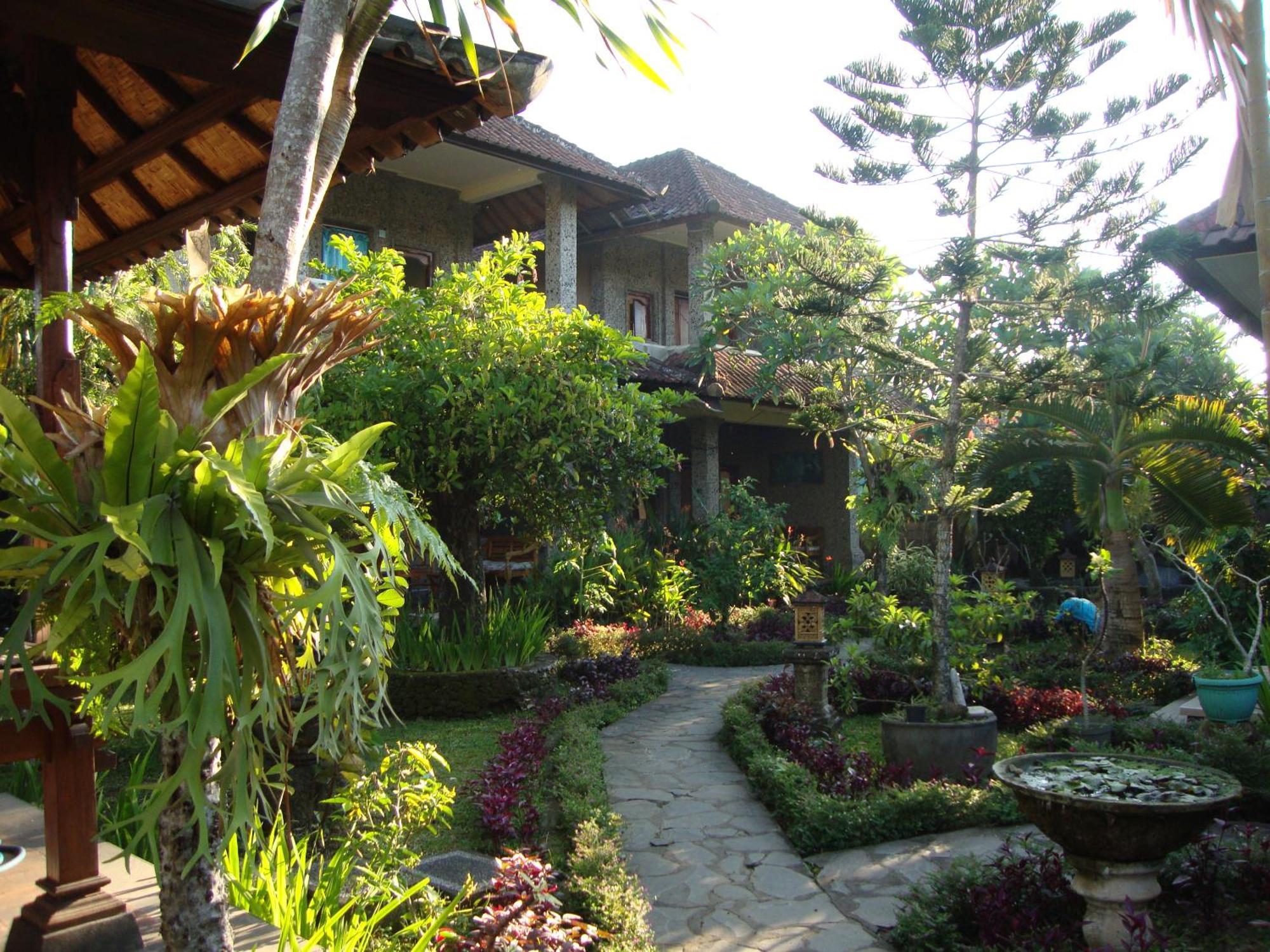 Gusti Home Stay Ubud 객실 사진